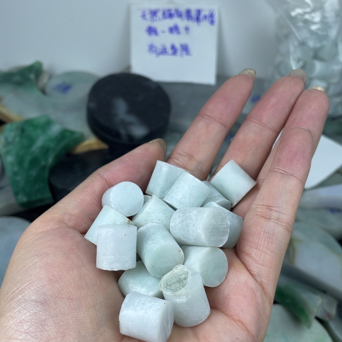 翡翠散珠天然缅甸翡翠边角