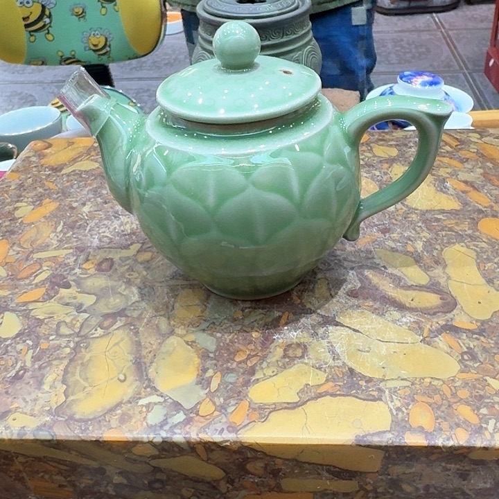 青瓷壶一个，瓷。。。品茗