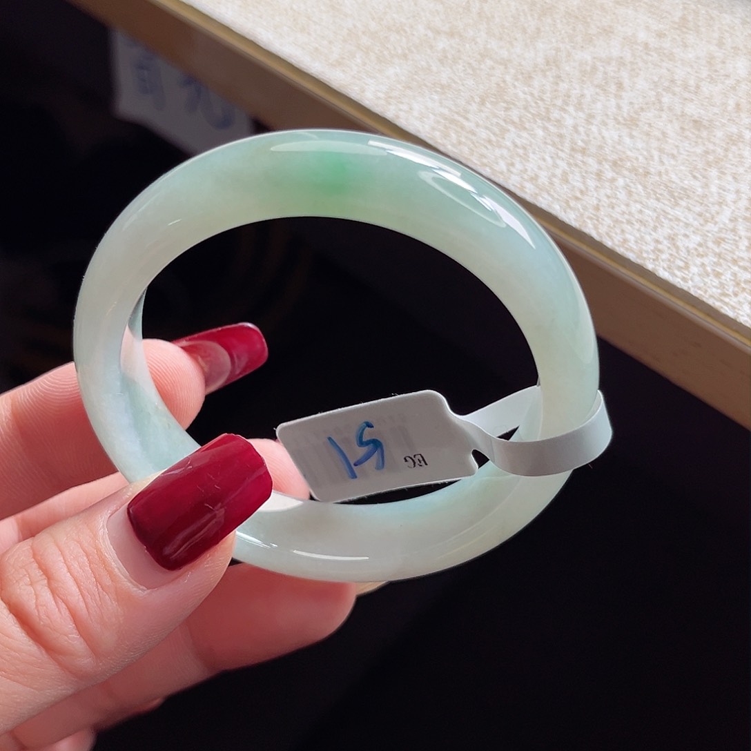 翡翠手镯未镶嵌手镯