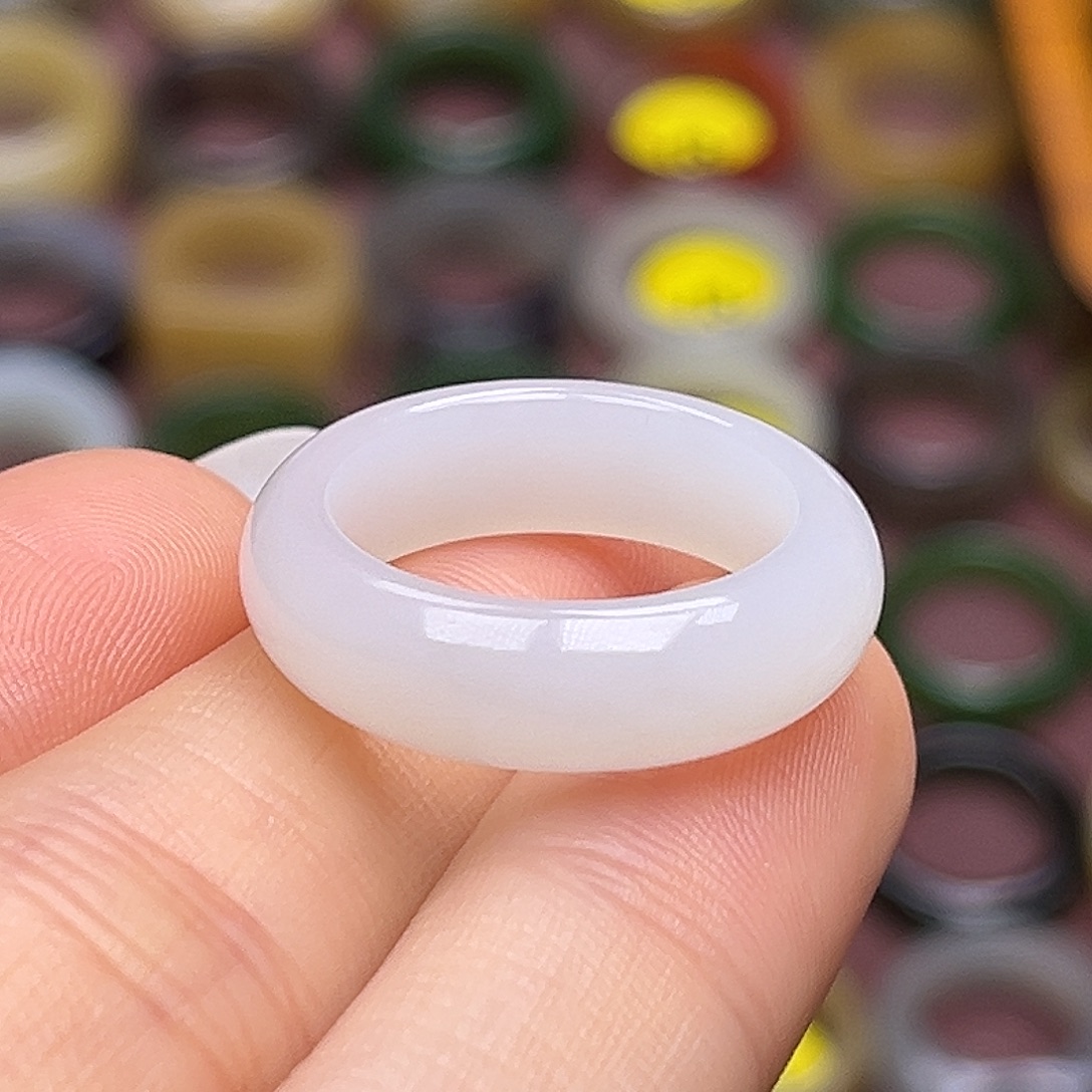 C***R和田玉未镶嵌戒指