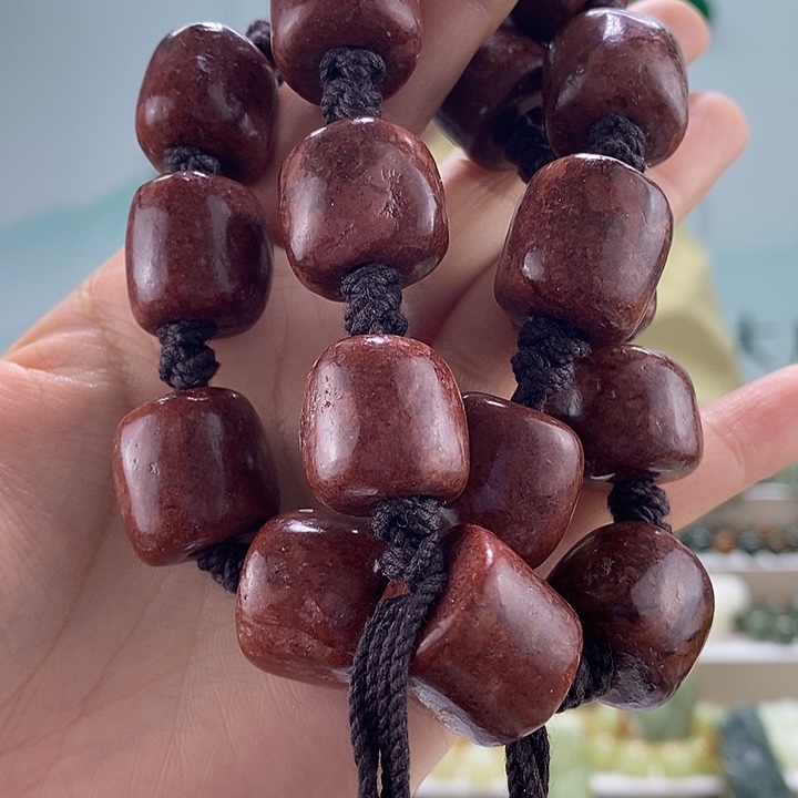 岫岩河磨玉（透闪石质玉）手持未镶嵌