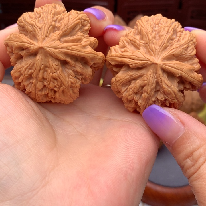 文玩核桃把件大粗筋巨重球筋