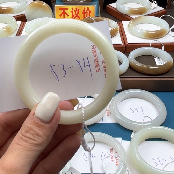 和田玉未镶嵌手镯自*