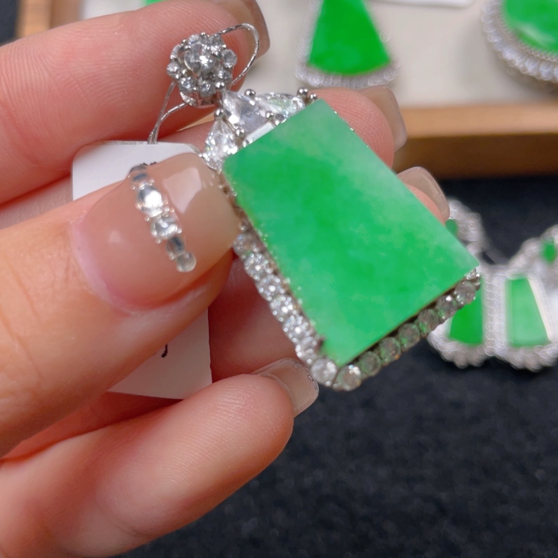 翡翠颈饰银S925镶嵌h h h j j