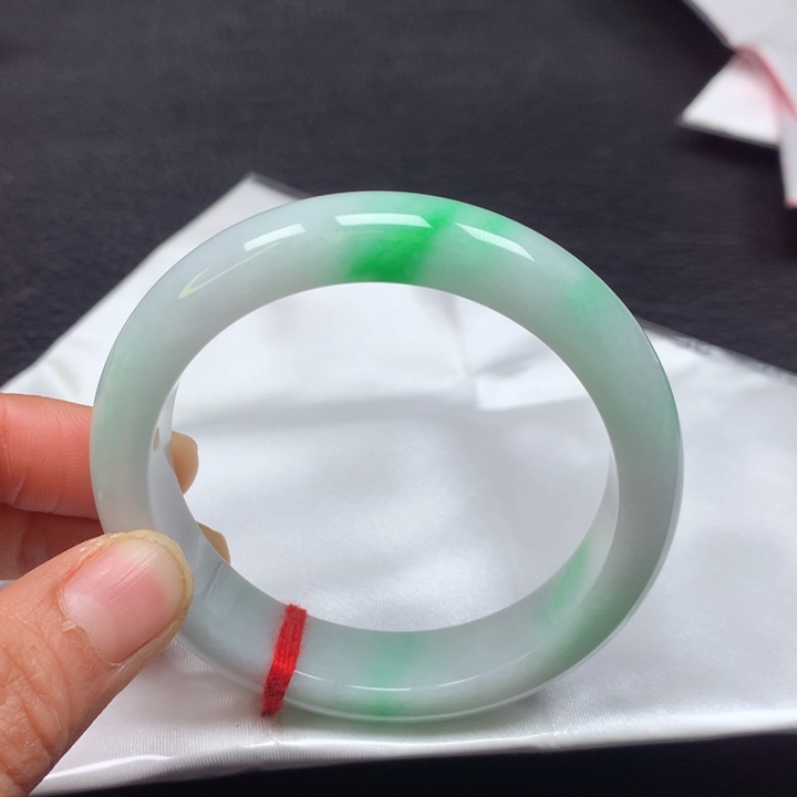 翡翠手镯未镶嵌55圈