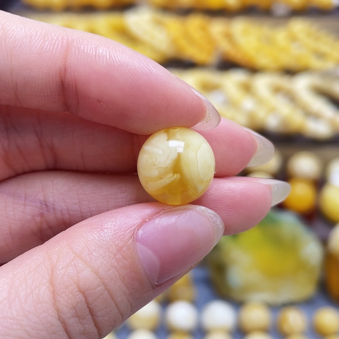 未镶嵌琥珀裸石蜜蜡圆珠13.2mm瑕疵