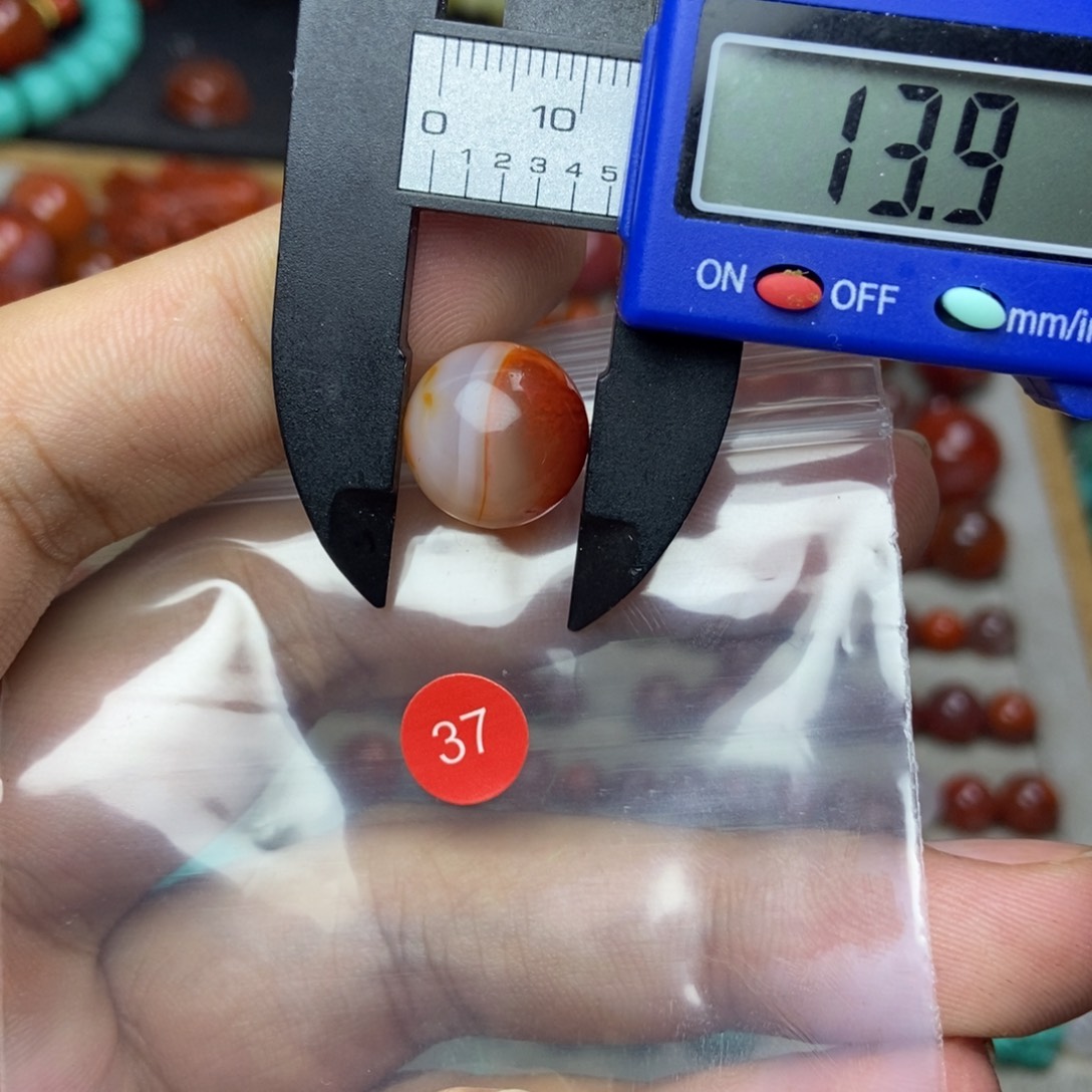 南红玛瑙未镶嵌有瑕疵