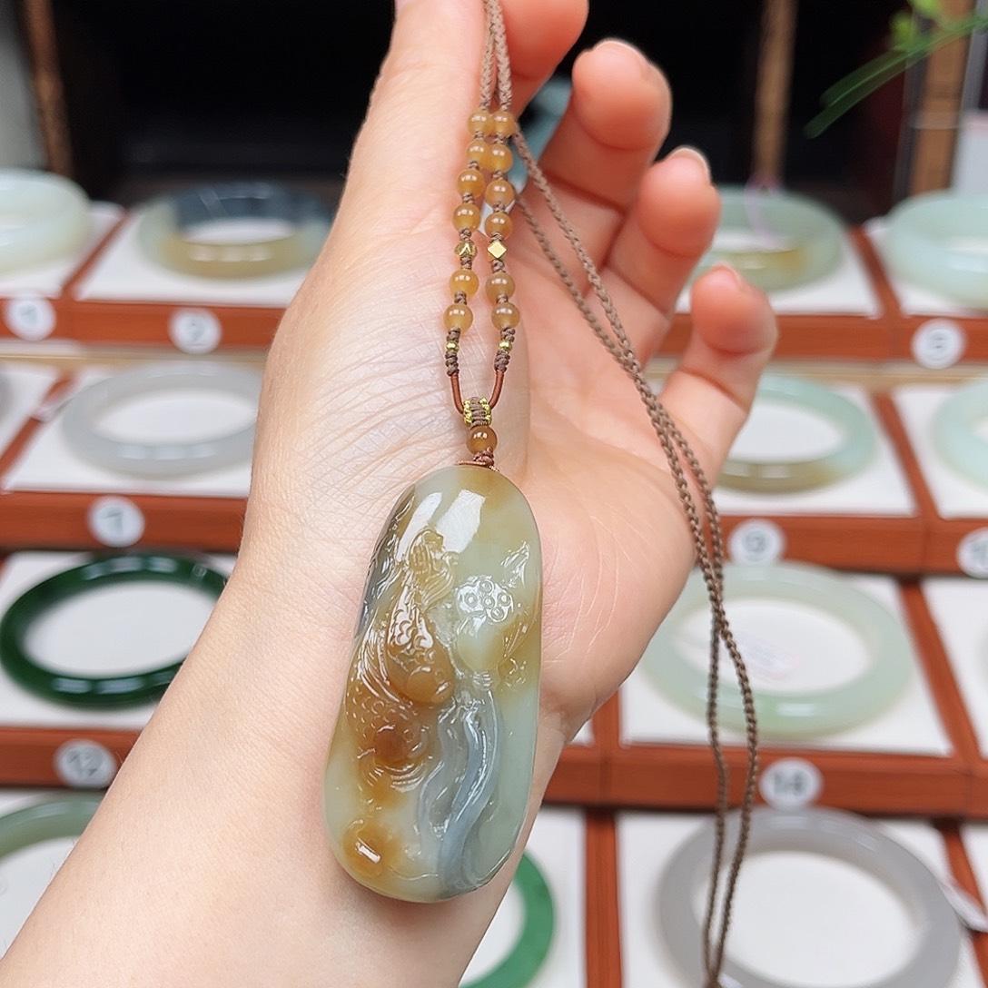 和田玉未镶嵌颈饰