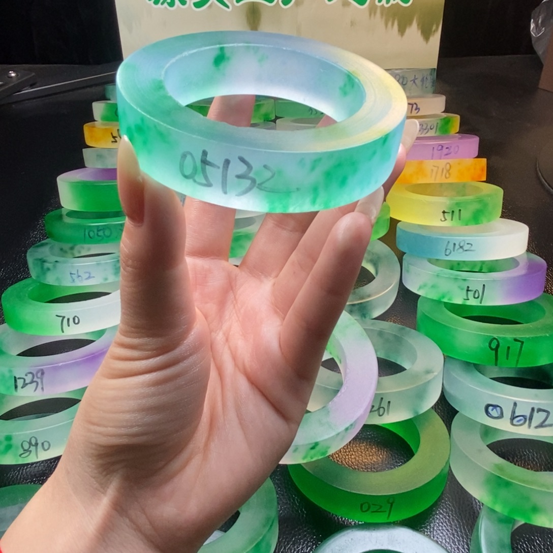 侯***功玉独龙翠百搭手镯