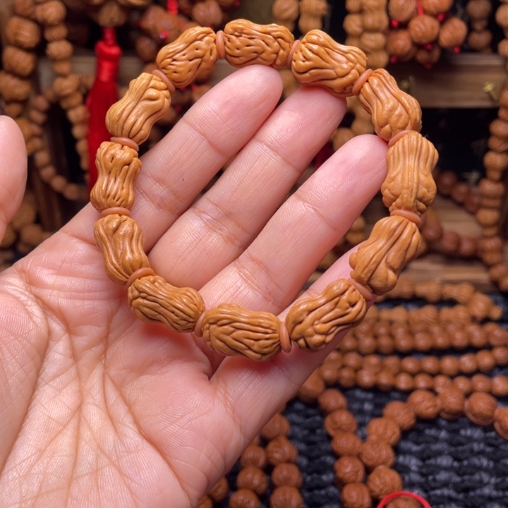 木质类龙纹桃枭挂件