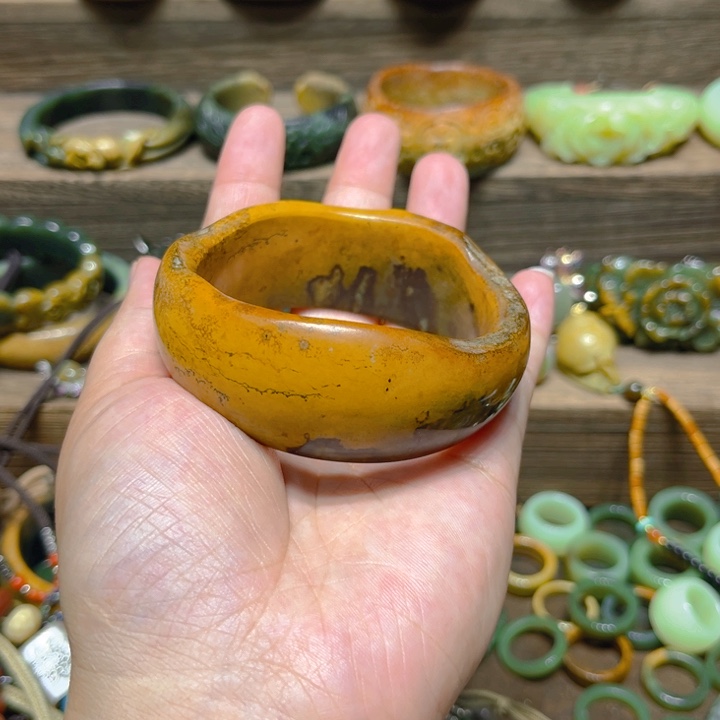 @***千未镶嵌手镯岫岩河磨玉（透闪石质玉）