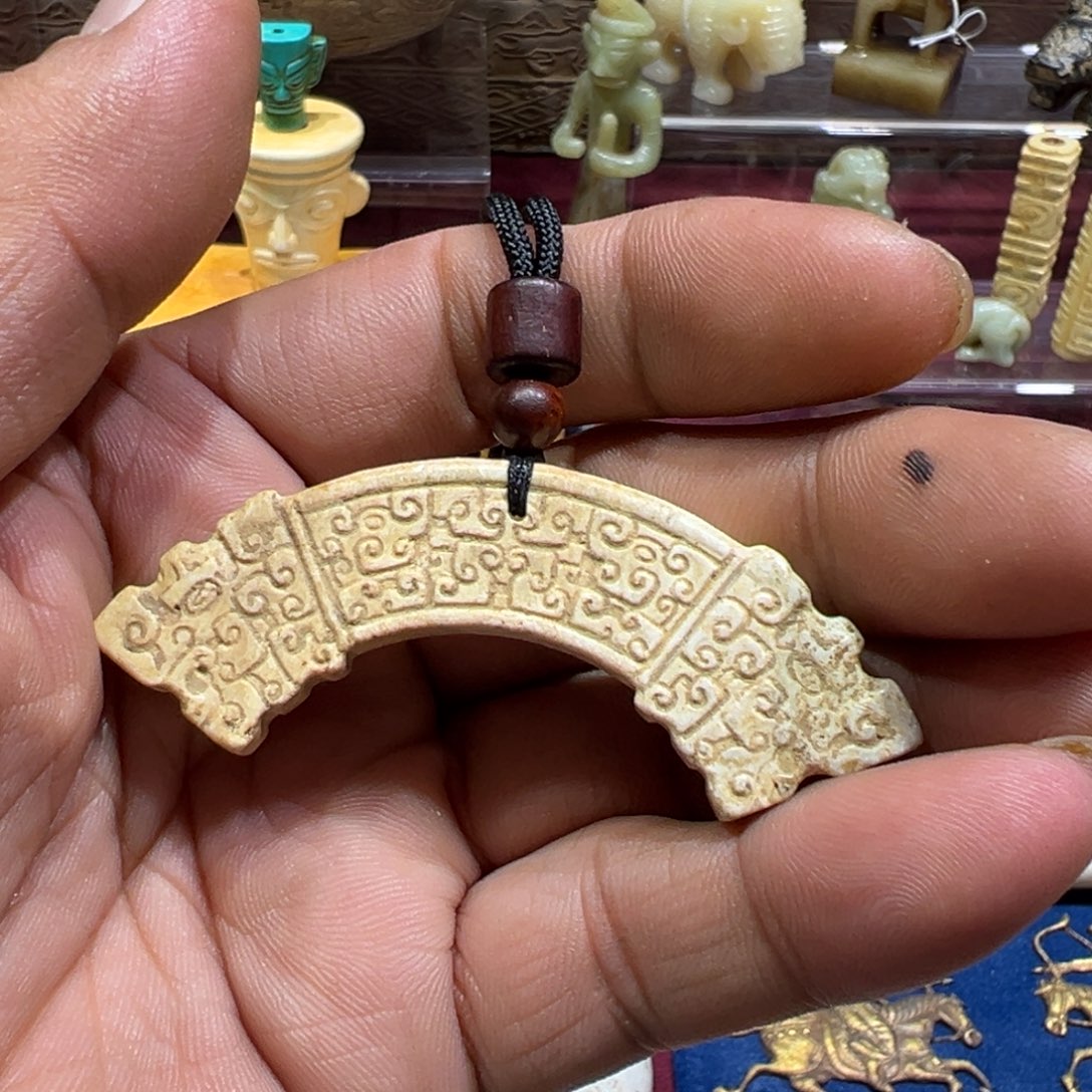 福***4和田玉（糖玉）未镶嵌挂件不会有一种人在身边不在的