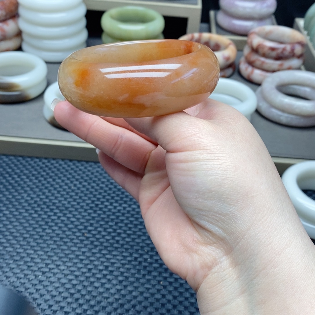 石英质玉（佘太翠）未镶嵌手镯