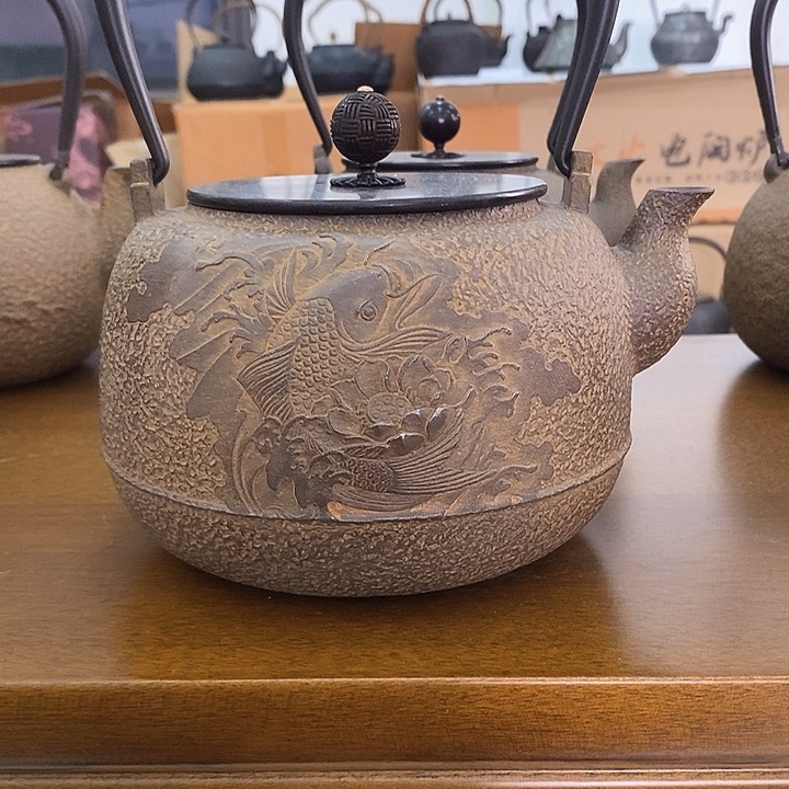 1连年有余砂铁壶1200毫升纯手工打造