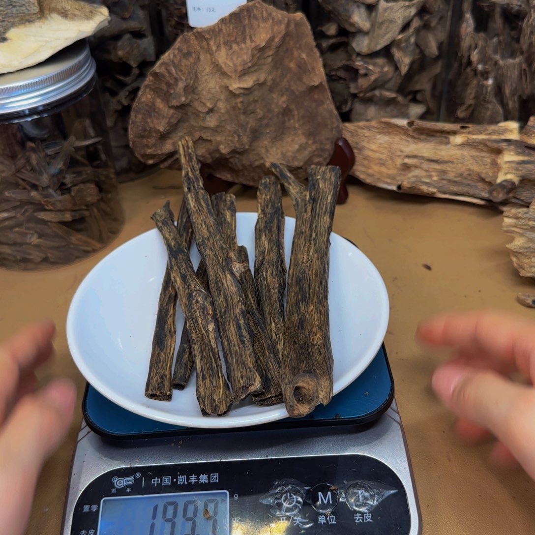 沉香沉香碎屑蓝宝石树心油79克