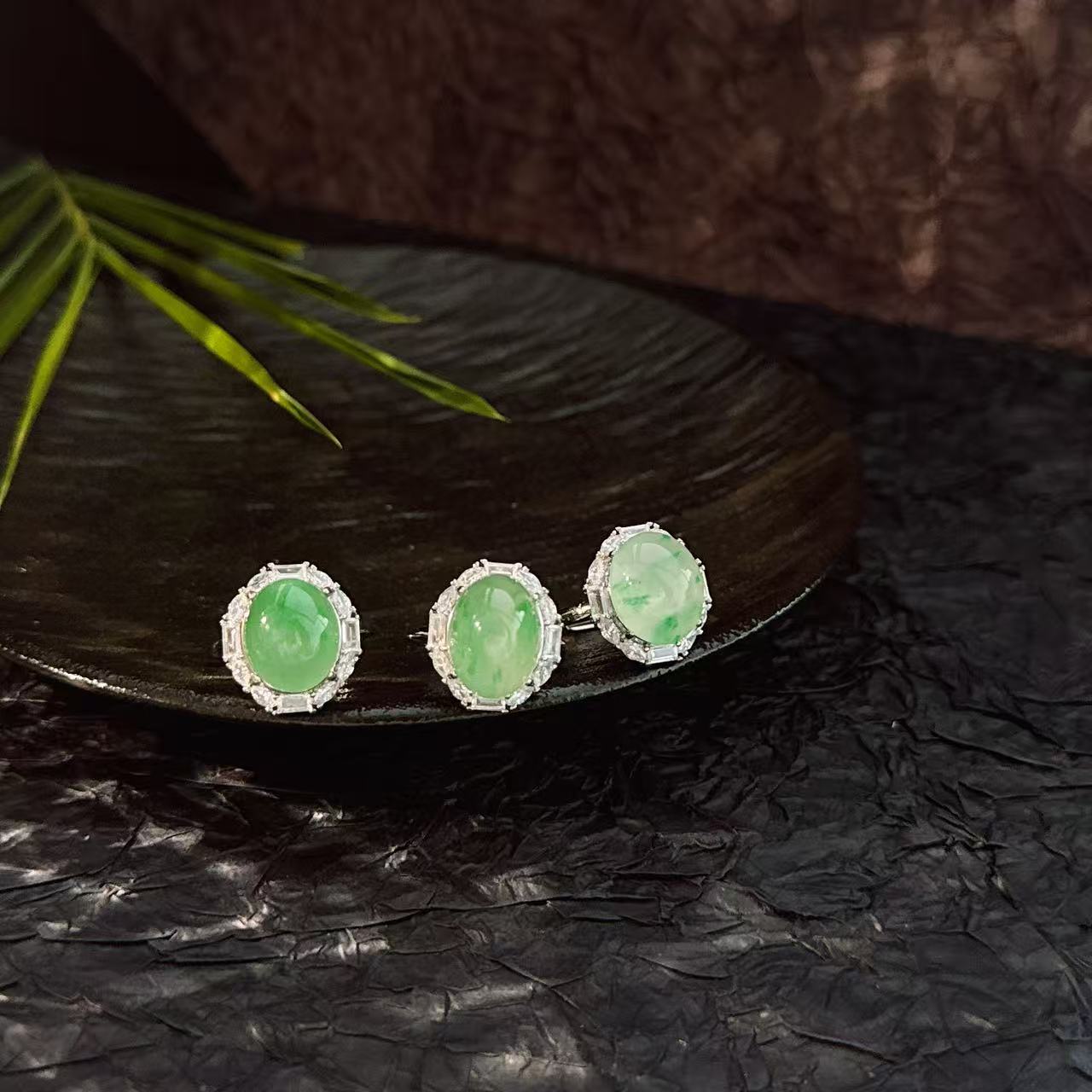 天然非洲翠豪镶蛋面戒指一枚｜多样性发其一｜