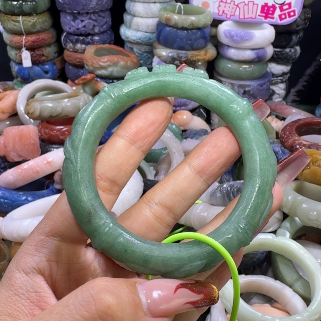 石英质玉（佘太翠）未镶嵌手镯63，57，不退换