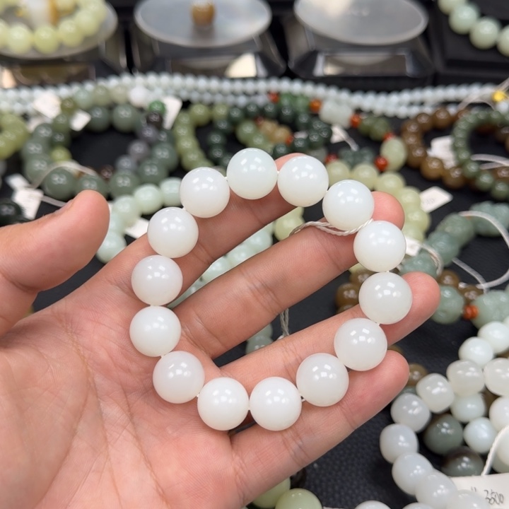 和田玉未镶嵌手串