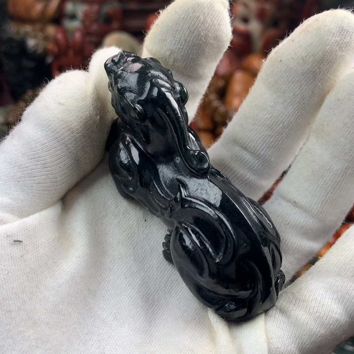 透闪石质玉未镶嵌珠宝奇石