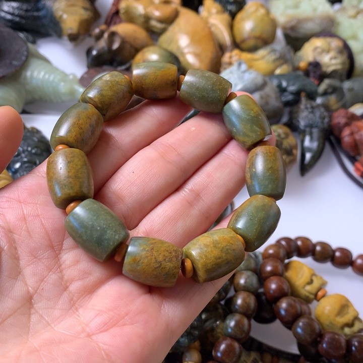 未镶嵌岫岩老玉（透闪石质玉）把件