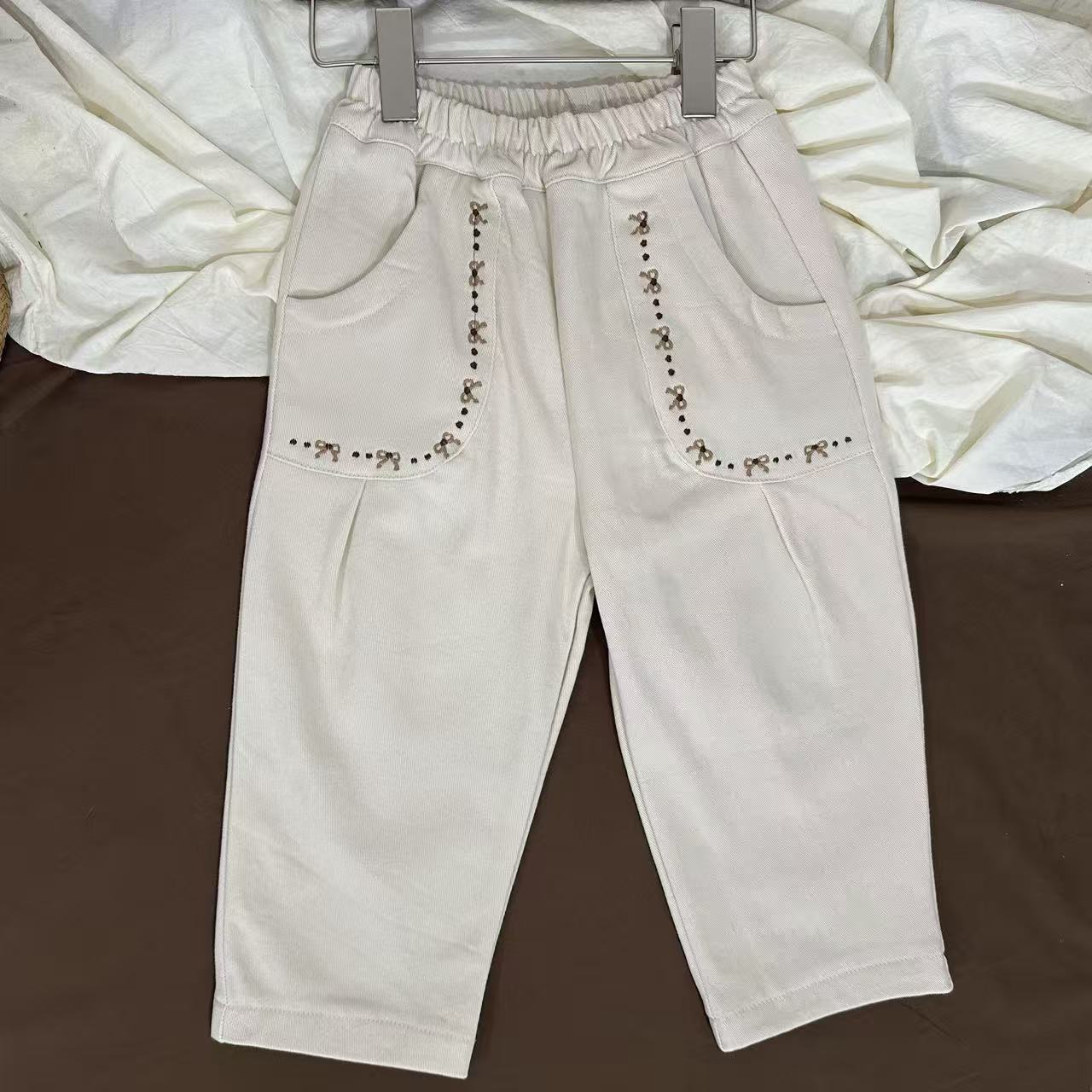 秋款女童直筒裤子春秋小童绣花口袋磨毛裤子休闲洋气儿童时尚长裤