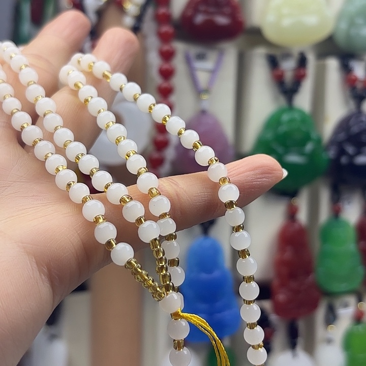 胡***缠石英质玉未镶嵌颈饰