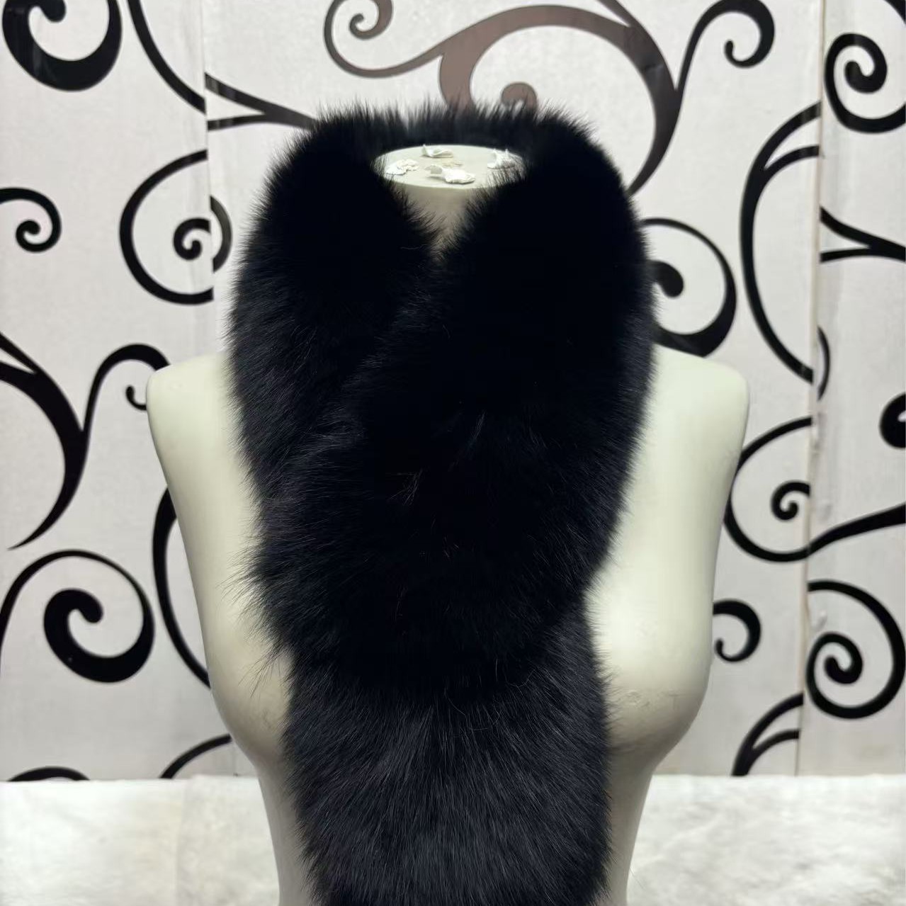 狐狸毛围脖75公分左右长款，双面毛，内里獭兔毛，磁吸扣。