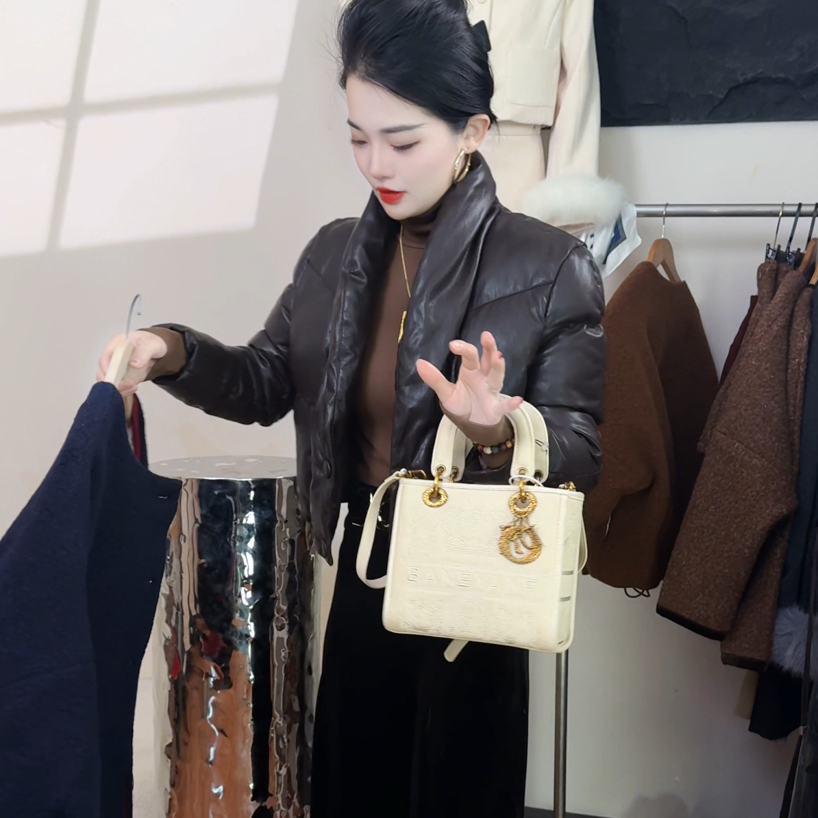 【欣欣】冬季高级轻奢气质压缩厚棉蛋白皮外套