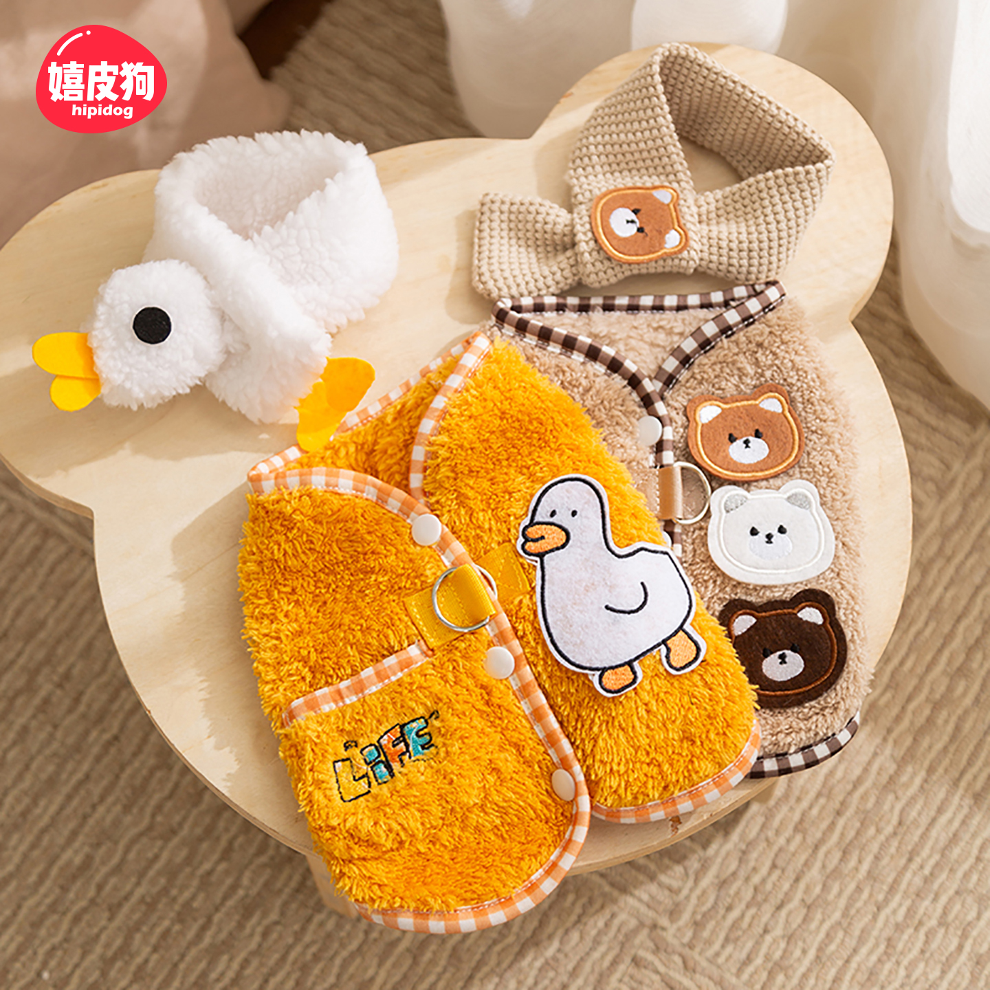 嬉皮狗宠物卡通自带牵引扣绒衣狗狗秋冬保暖围巾鸭子贴布服饰0643