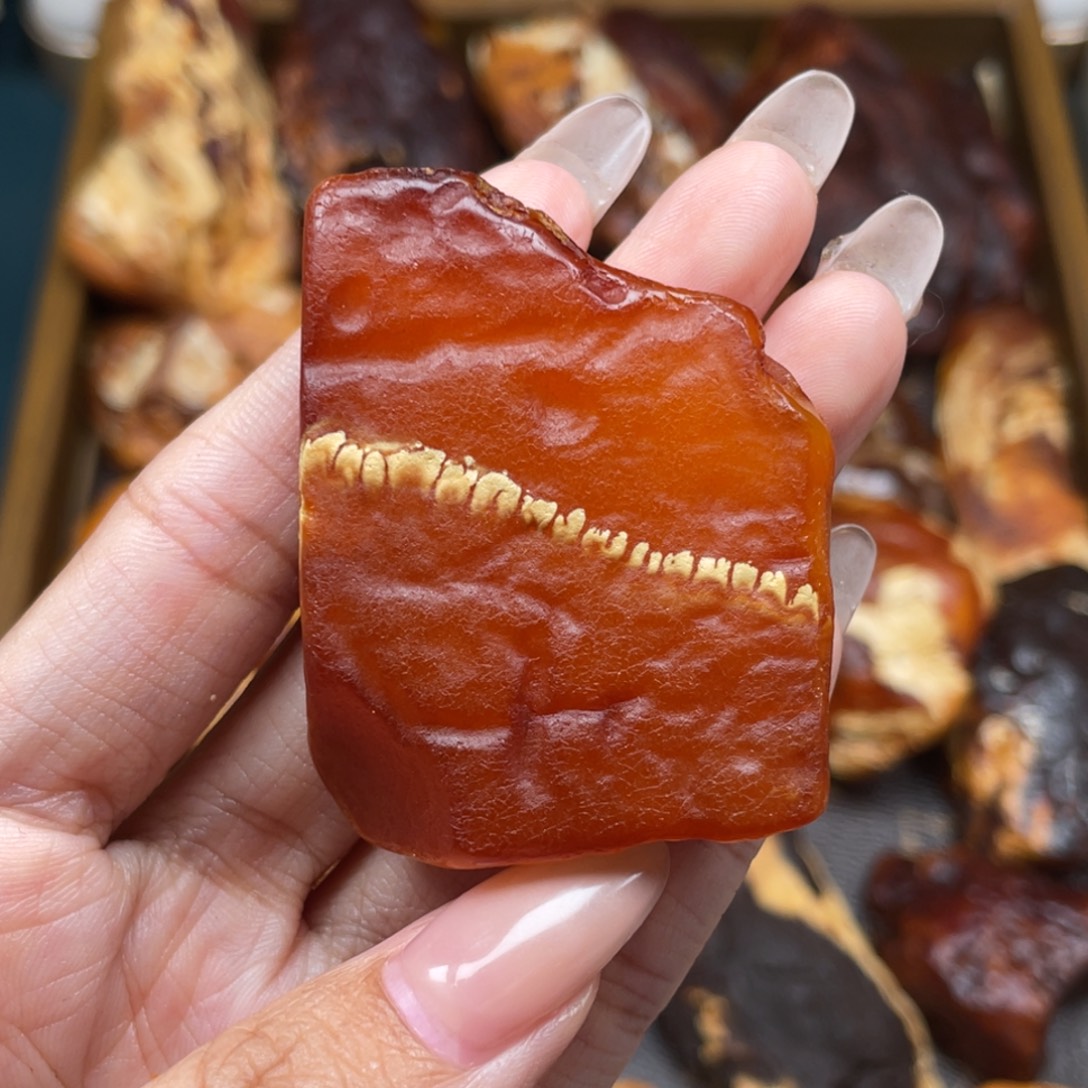 Z****琥珀未镶嵌珠宝奇石