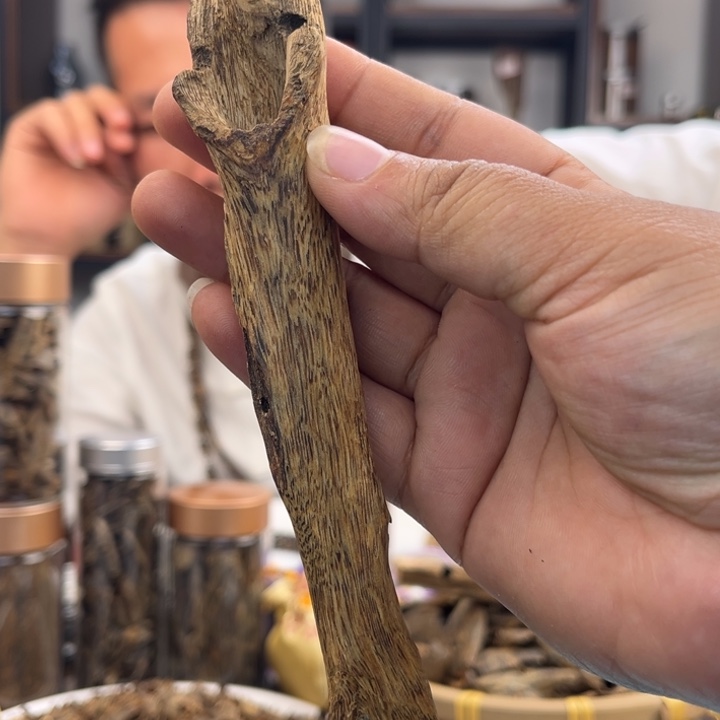 沉香沉香碎屑奇楠虫漏料16克