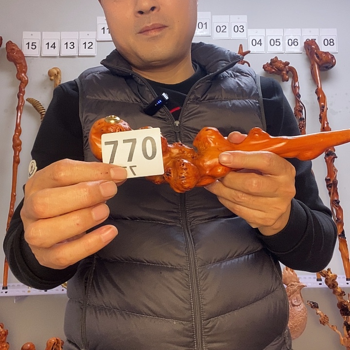 人****大叶紫檀（黑酸枝木类）
