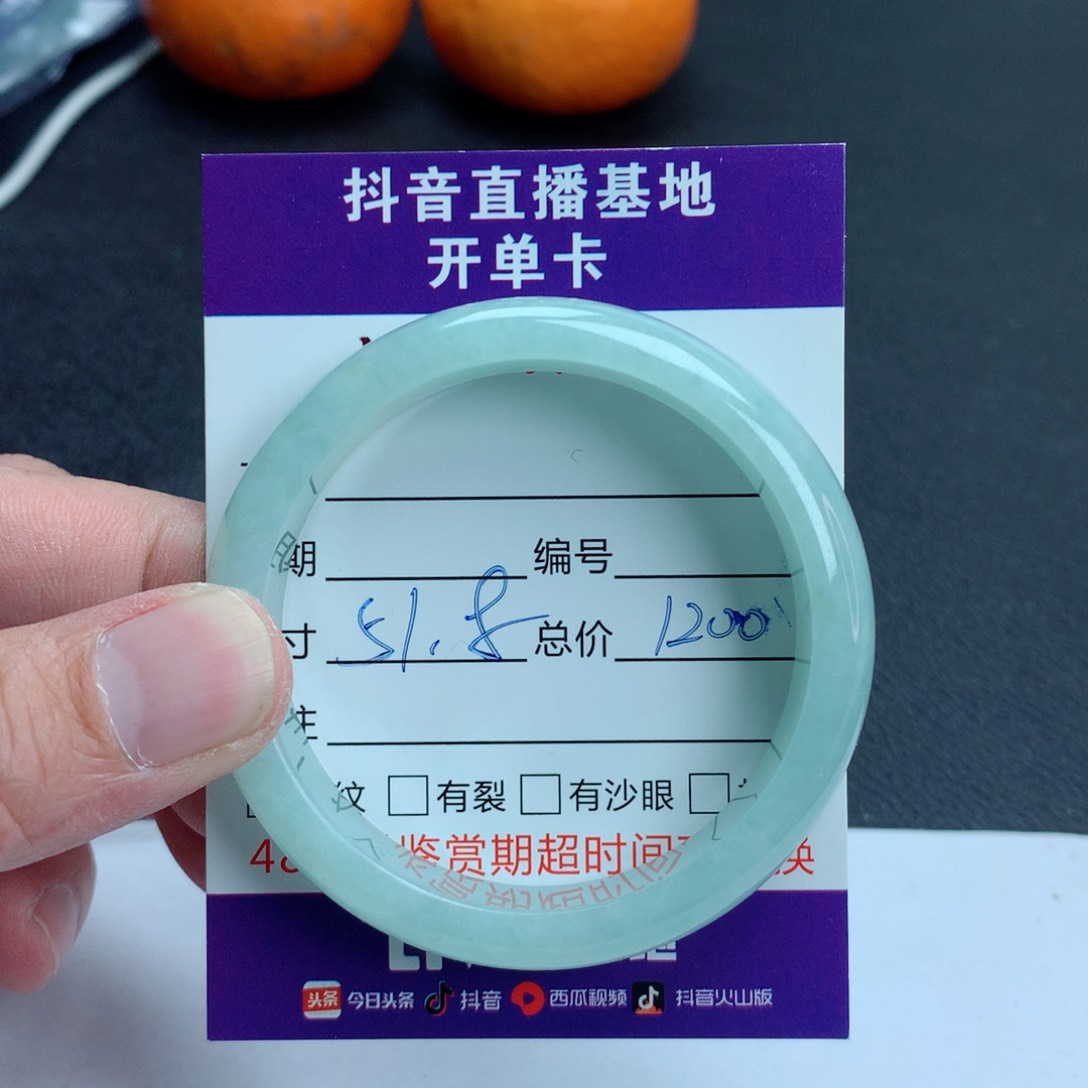 翡翠手镯未镶嵌翡翠手镯