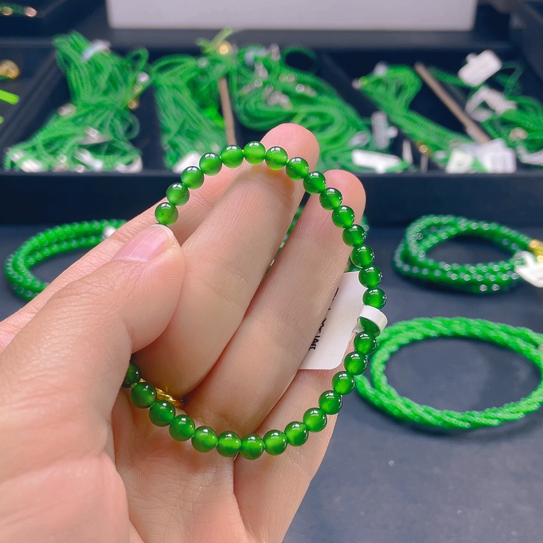 翡翠未镶嵌颈饰卡5