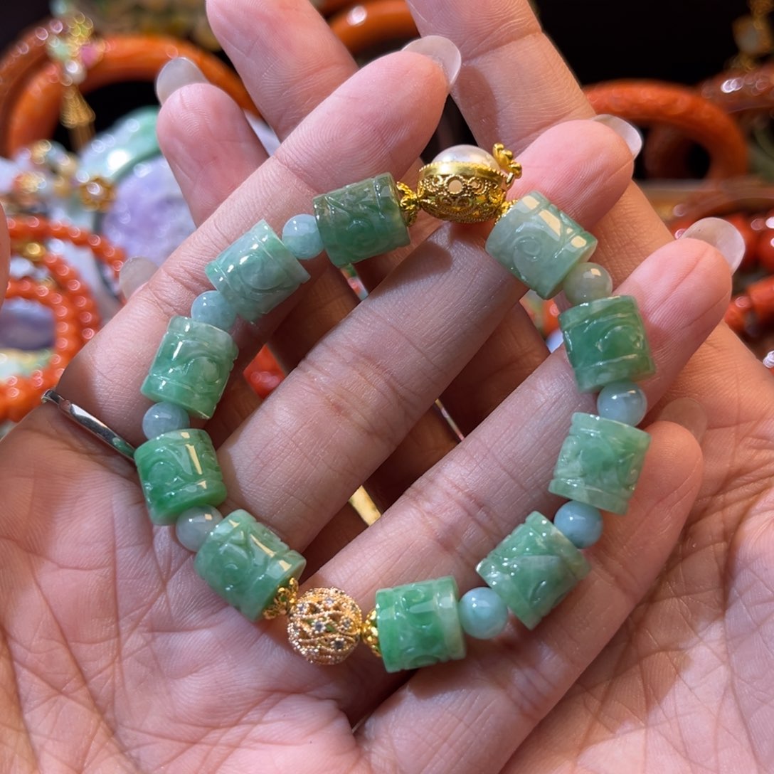 翡翠未镶嵌颈饰待编织