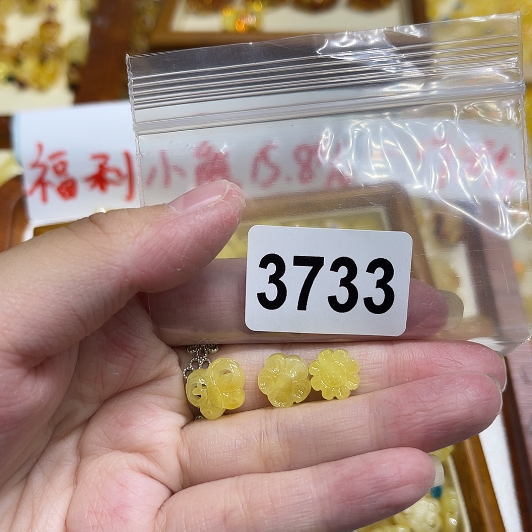 琥珀未镶嵌颈饰蜜蜡