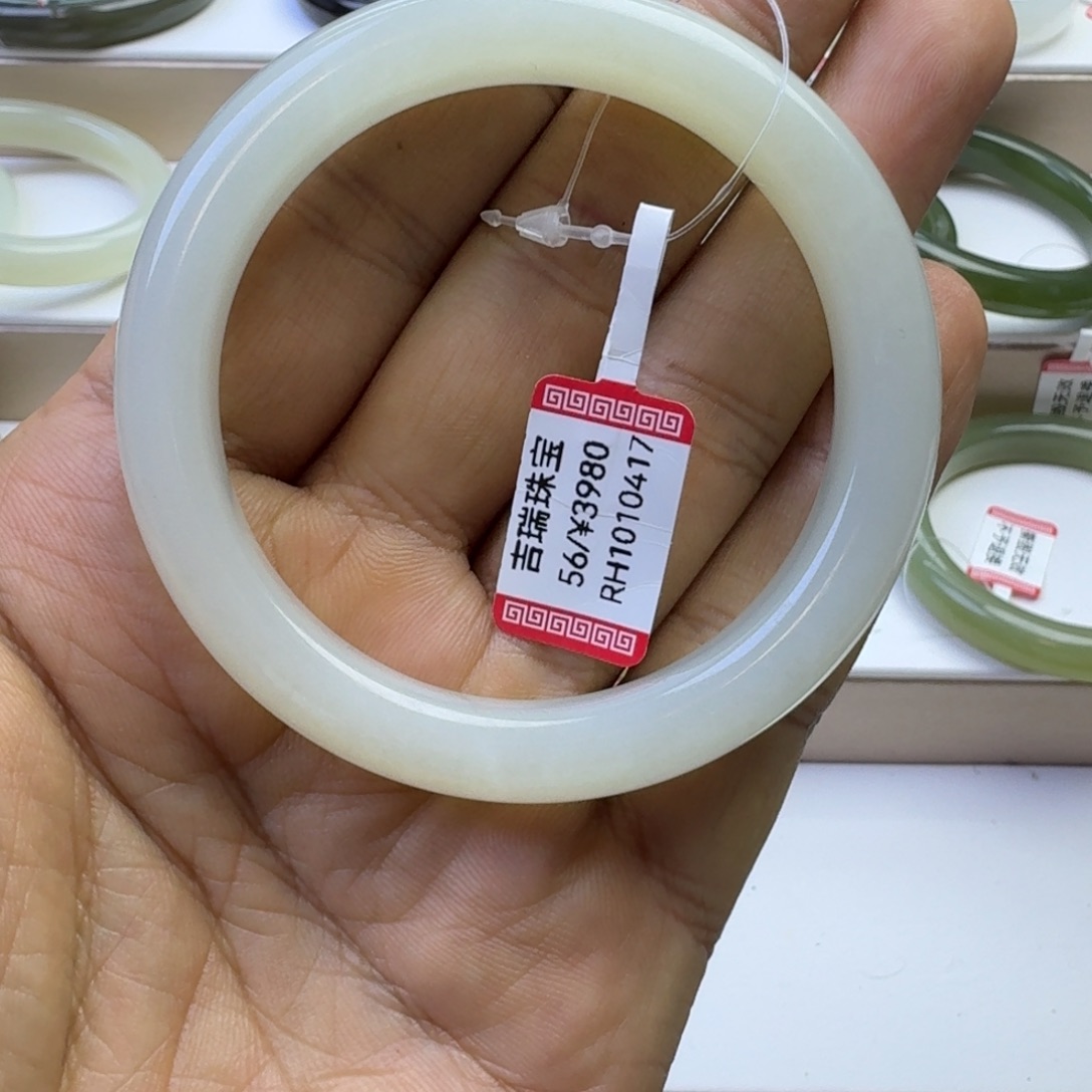 和田玉未镶嵌手镯