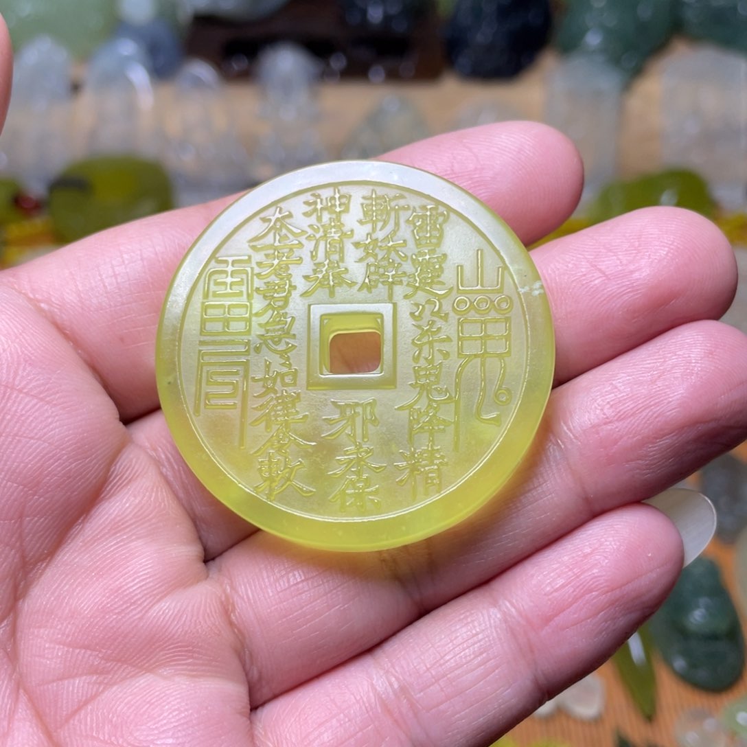 蛇纹石玉挂件未镶嵌