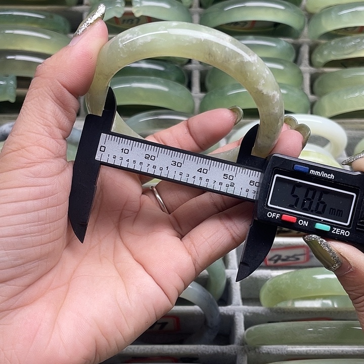 蛇纹石玉未镶嵌手镯425