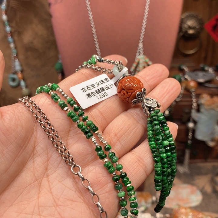 翡翠吊坠(赠链)未镶嵌