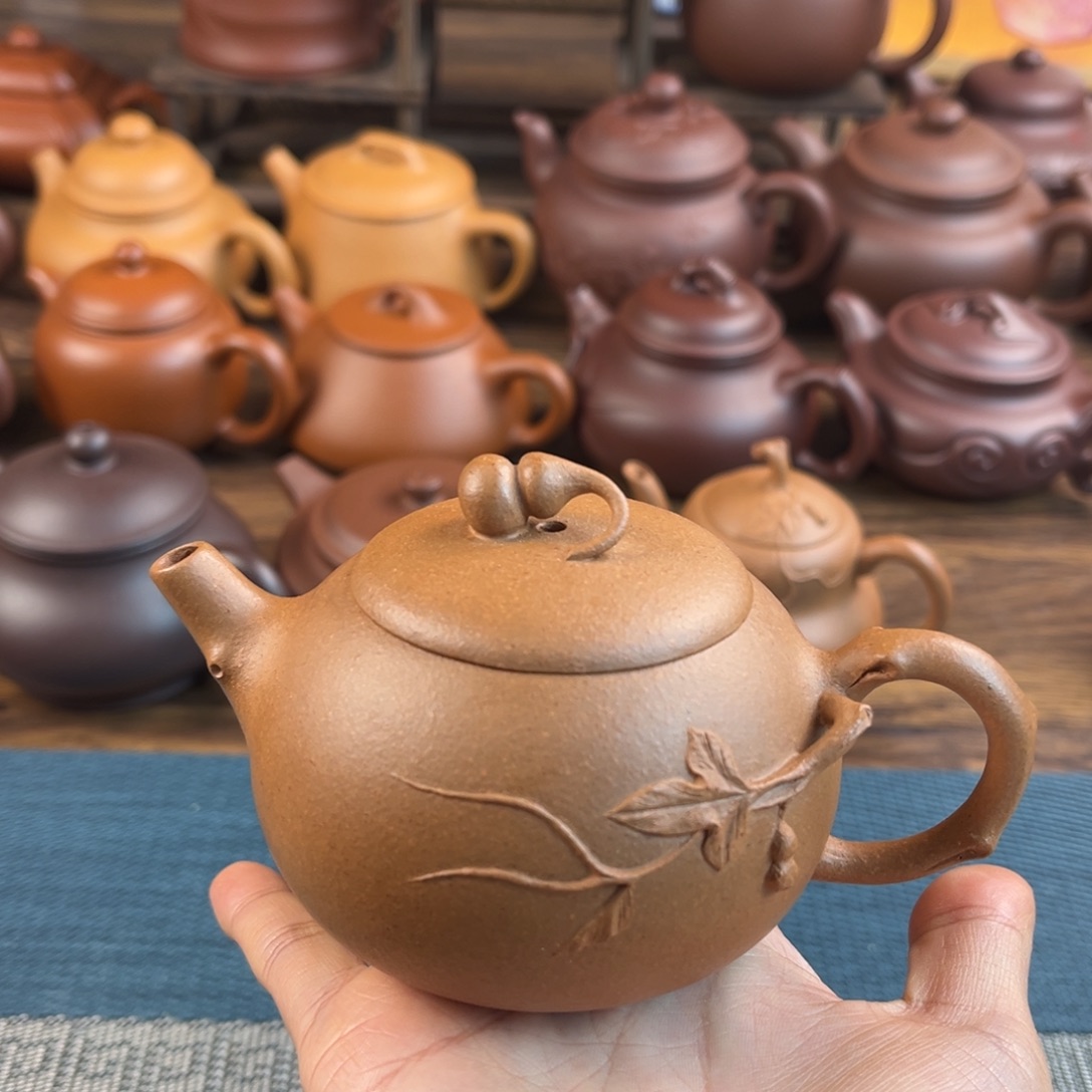 卷****紫砂茶壶手工制作工艺精湛