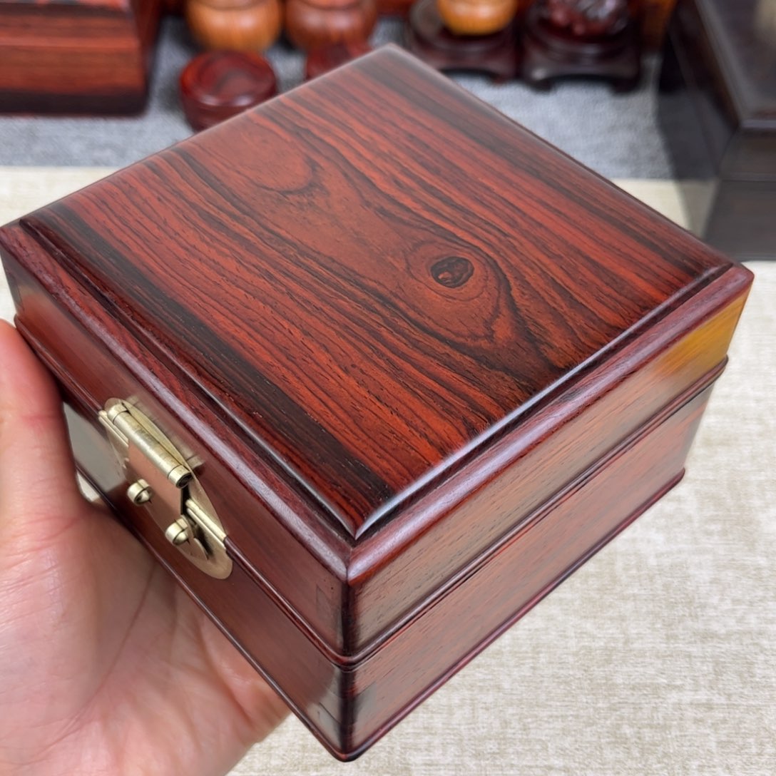 微凹黄檀（南美大红酸枝）