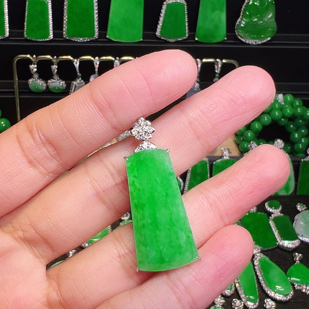 翡翠吊坠(不含链)18K金镶嵌