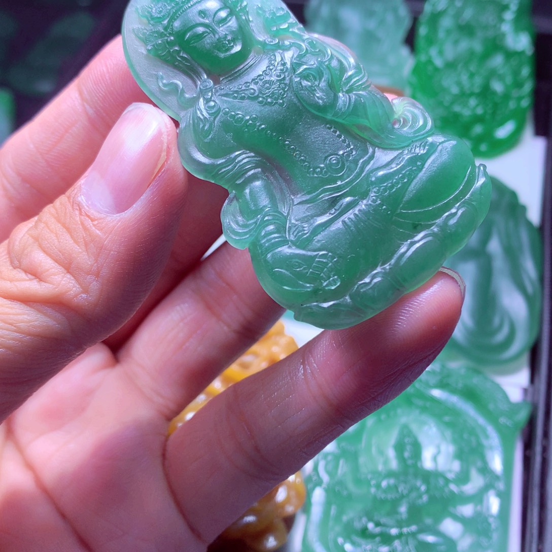一****定制翡翠未镶嵌天然翡翠A货毛货挂件