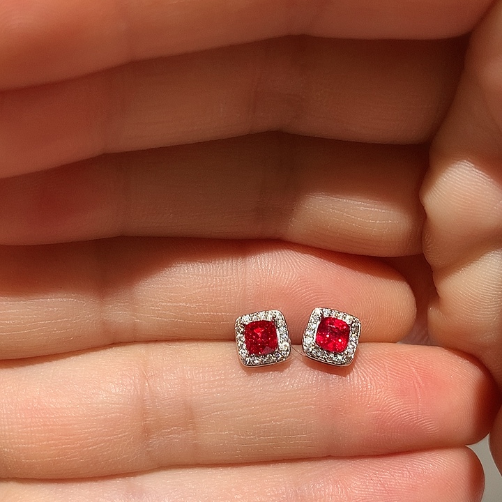 尖晶石耳钉18K金镶嵌莎