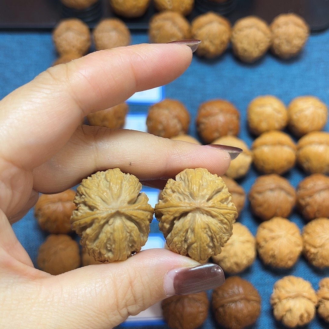 懒***.文玩核桃吊坠粗筋狮子