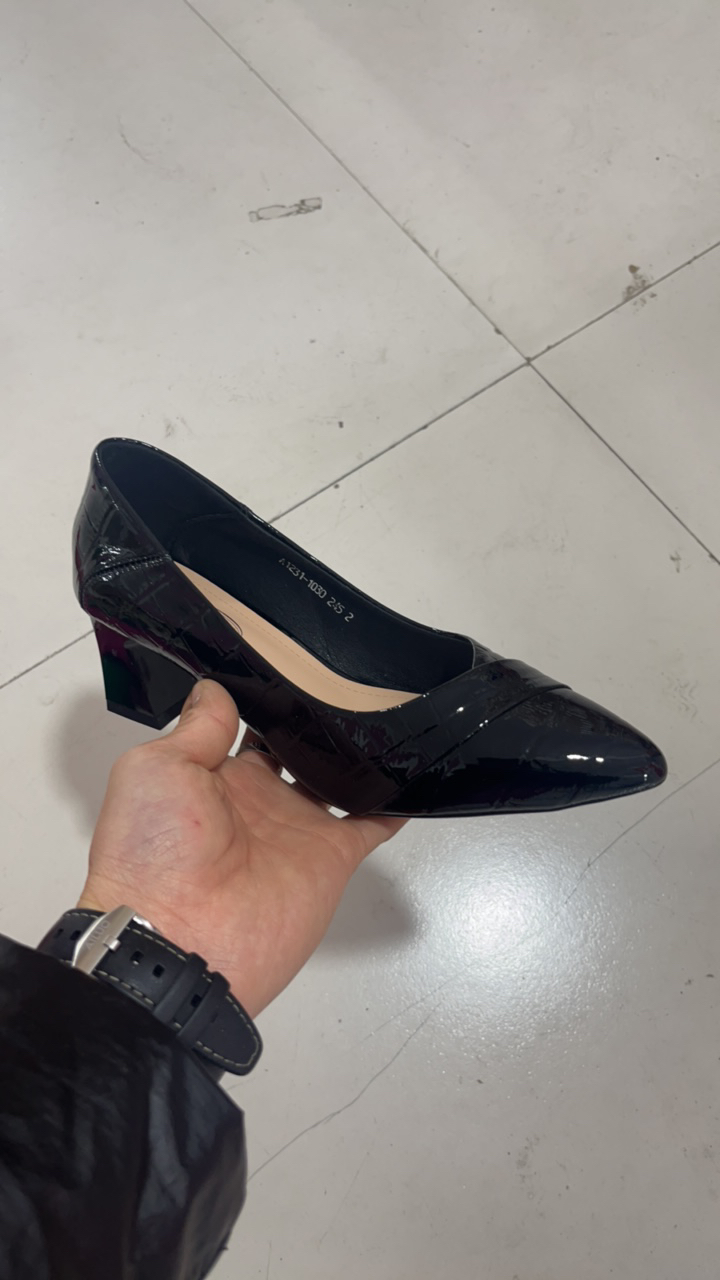 12311030牛漆皮单鞋