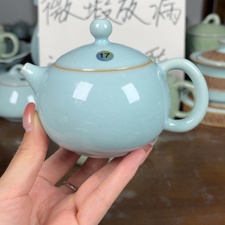 仰***忆17号微瑕天青小西施壶