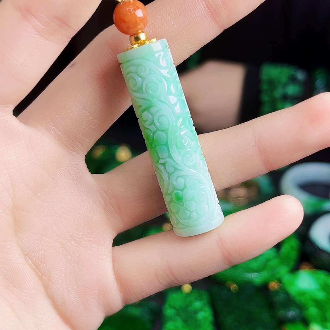 颈饰未镶嵌翡翠多样性