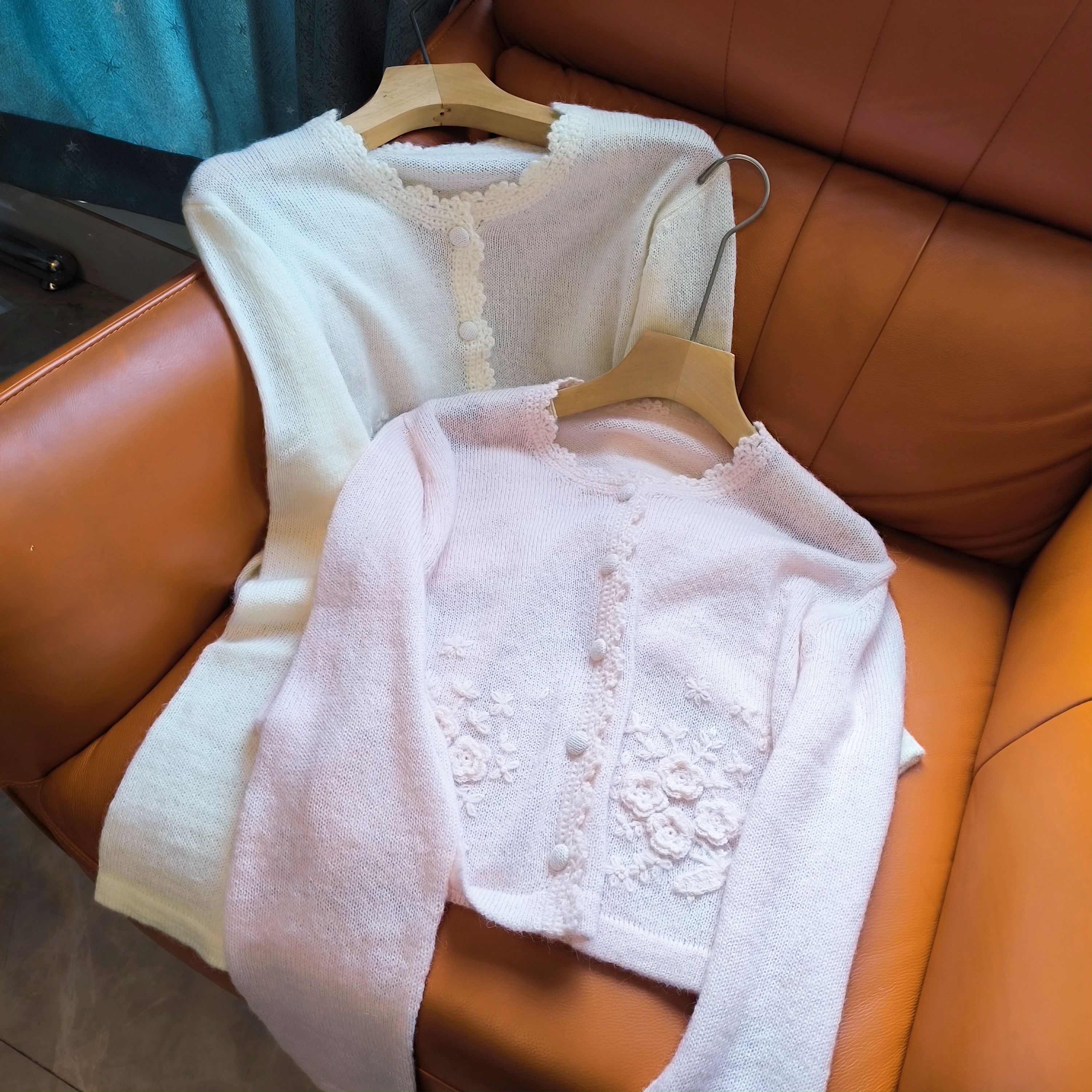 SZSALI 盘花针织薄款开衫款袖型针织常规款圆领学院风毛针织衫